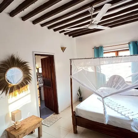 Stylish 2 Bedroom Apartment - 1 Min Walk To The Indian Ocean