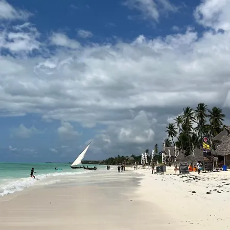 Stylish 2 Bedroom Apartment - 1 Min Walk To The Indian Ocean
